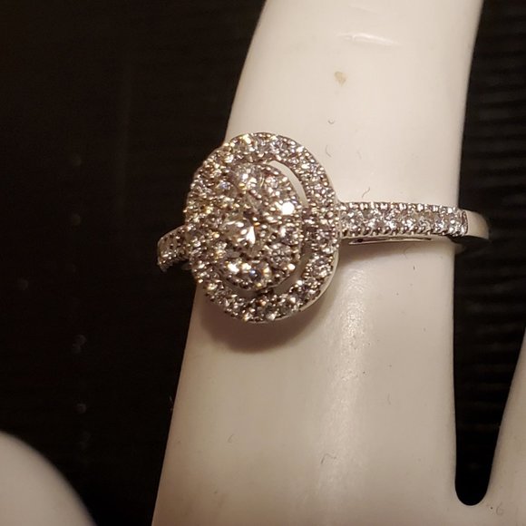 Beautiful  design 14K white gold diamond  ring - Picture 6 of 13